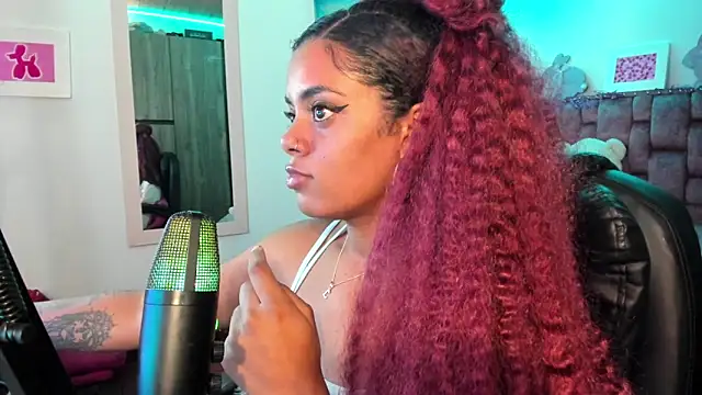 ladyrd1 online show from December 18, 2024, 2:32 am