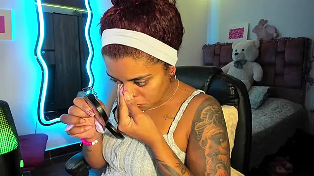 ladyrd1 online show from January 29, 2025, 5:30 am