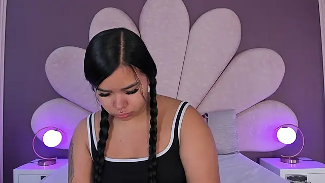 Snapshot of MarianaGarciaa__ chatting on October 4, 2025, 11:52 am MarianaGarciaa online show from October 4, 2025, 11:52 am