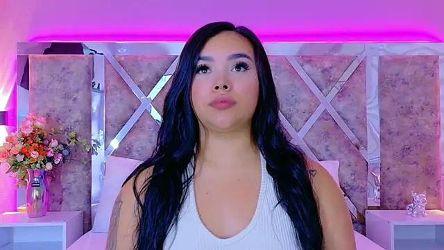 Snapshot of MarianaGarciaa__ chatting on October 7, 2025, 7:00 pm MarianaGarciaa online show from October 7, 2025, 7:00 pm