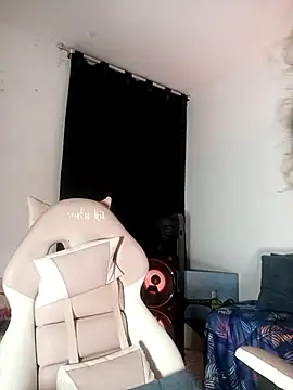 lovely kitt online show from November 8, 2025, 12:33 am