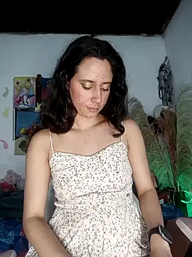lovely kitt online show from April 22, 2026, 2:25 am