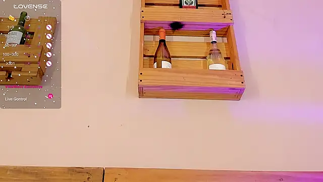 Snapshot of melanieecox chatting on February 20, 2025, 1:36 am melanieecox online show from February 20, 2025, 1:36 am