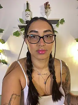Snapshot of melanieecox chatting on June 5, 2026, 12:17 am melanieecox online show from June 5, 2026, 12:17 am