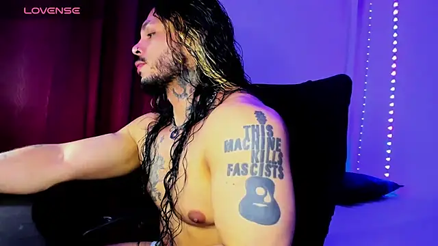 Snapshot of Van_Velckan chatting on October 3, 2025, 6:32 am Van Velckan online show from October 3, 2025, 6:32 am