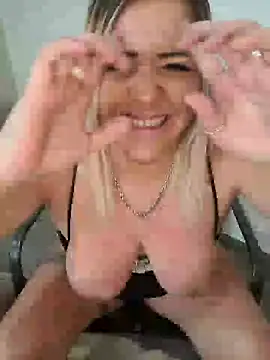 Snapshot of Miss_skia chatting on December 27, 2024, 3:04 pm Miss skia online show from December 27, 2024, 3:04 pm