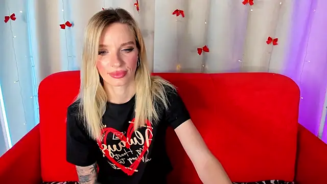AlinaLovelyX online show from June 22, 2026, 1:07 am