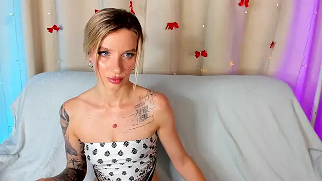 AlinaLovelyX online show from June 28, 2026, 1:22 am