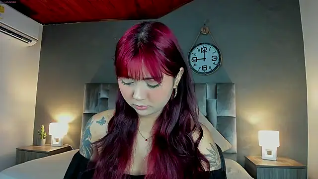 Snapshot of alaia-rogers chatting on January 21, 2025, 11:35 am alaia-rogers online show from January 21, 2025, 11:35 am