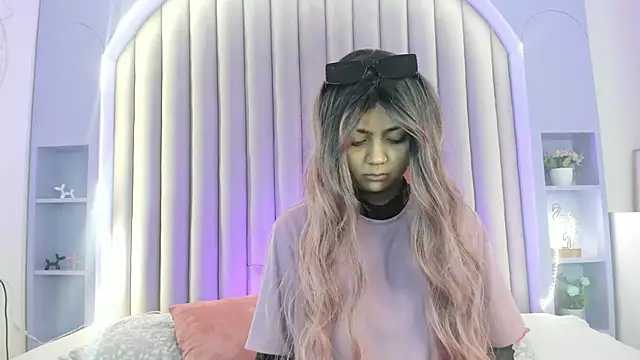 Snapshot of alaia-rogers chatting on March 21, 2025, 11:33 am alaia-rogers online show from March 21, 2025, 11:33 am