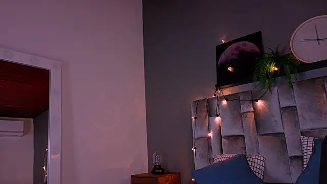 Snapshot of alaia-rogers chatting on October 14, 2025, 11:33 am alaia-rogers online show from October 14, 2025, 11:33 am