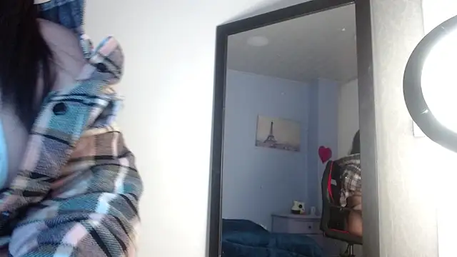 lucianaa 25 online show from December 9, 2024, 4:05 pm