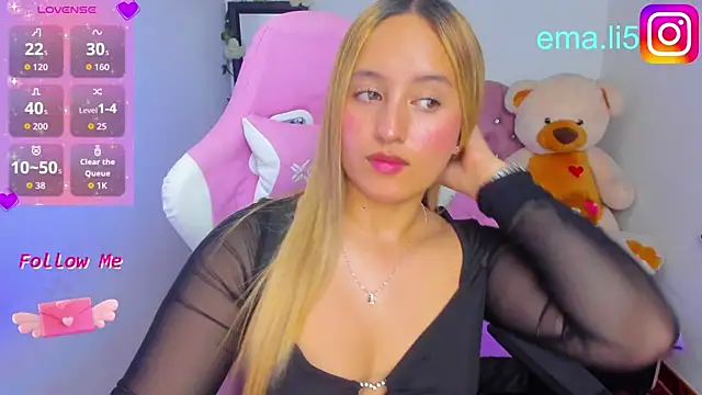 Snapshot of ema_tayy chatting on June 3, 2026, 10:04 pm ema tayy online show from June 3, 2026, 10:04 pm