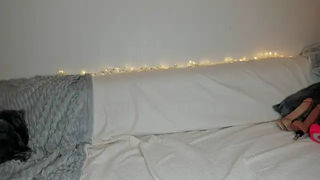 Mlleeffy online show from December 4, 2025, 9:12 pm