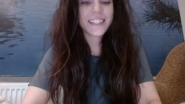 Snapshot of AliceTailor chatting on October 24, 2025, 8:05 pm AliceTailor online show from October 24, 2025, 8:05 pm