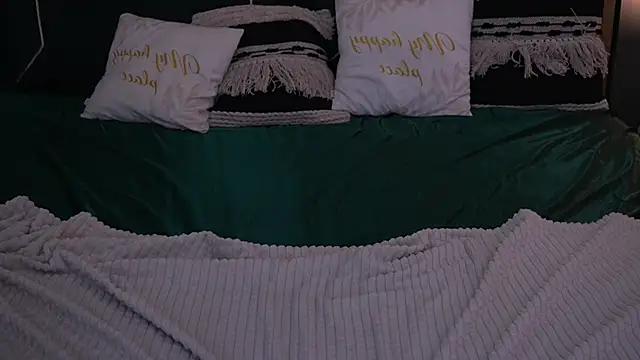 IceDanielles online show from November 4, 2025, 1:43 pm