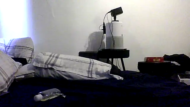 Snapshot of Enos3 chatting on February 18, 2026, 5:53 pm Enos3 online show from February 18, 2026, 5:53 pm