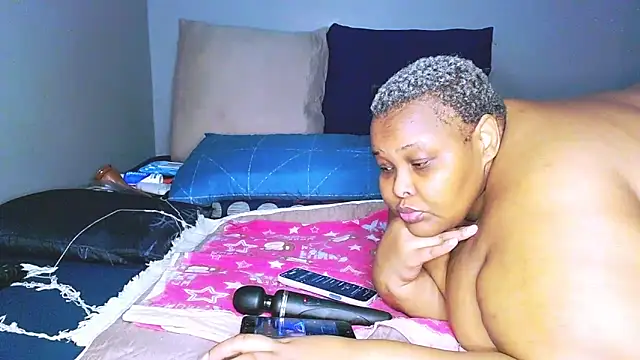 Snapshot of fatafricanqueen chatting on March 12, 2026, 9:32 pm fatafricanqueen online show from March 12, 2026, 9:32 pm