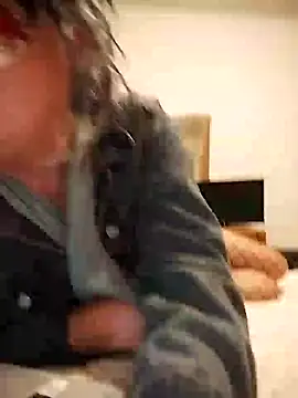 Snapshot of MATTIS11 chatting on December 6, 2024, 8:40 pm MATTIS11 online show from December 6, 2024, 8:40 pm