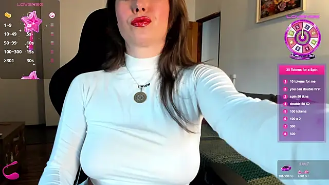 Snapshot of PlayfulGoddess chatting on February 19, 2025, 2:44 pm PlayfulGoddess online show from February 19, 2025, 2:44 pm