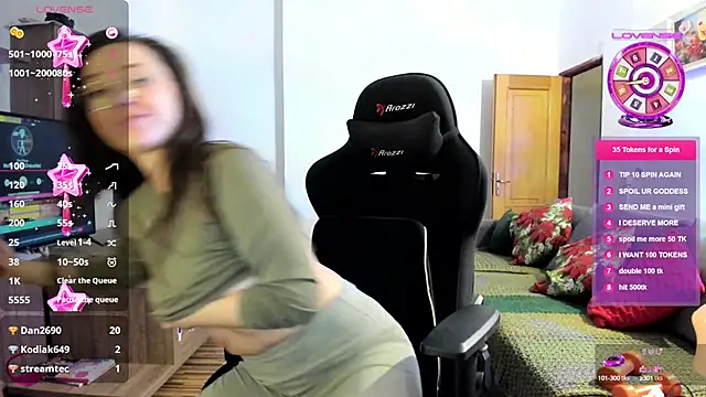 Snapshot of PlayfulGoddess chatting on March 5, 2025, 4:46 pm PlayfulGoddess online show from March 5, 2025, 4:46 pm