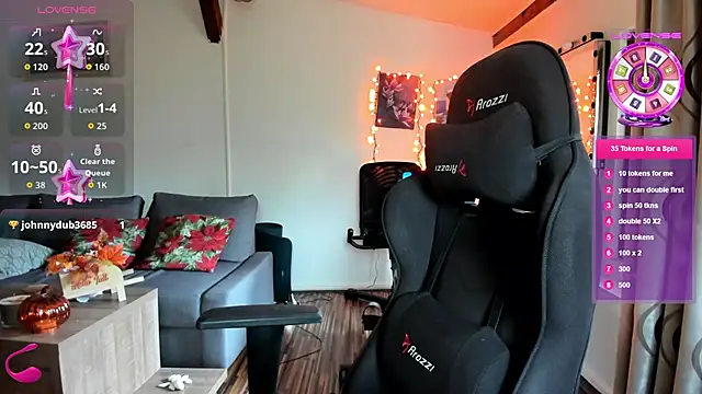 Snapshot of PlayfulGoddess chatting on October 15, 2025, 11:10 am PlayfulGoddess online show from October 15, 2025, 11:10 am