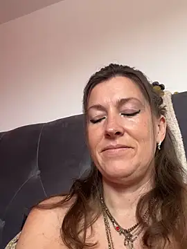 Lwhite1 online show from April 27, 2026, 4:05 pm