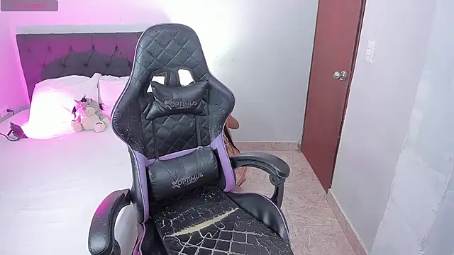 Snapshot of evelyn_23 chatting on October 9, 2025, 4:49 pm evelyn 23 online show from October 9, 2025, 4:49 pm