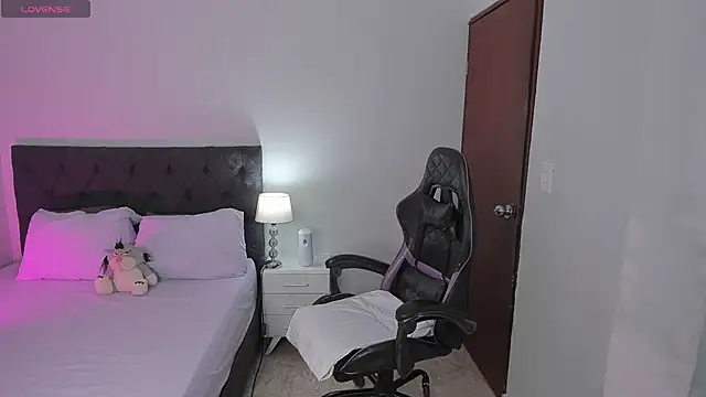 Snapshot of evelyn_23 chatting on October 21, 2025, 2:29 pm evelyn 23 online show from October 21, 2025, 2:29 pm