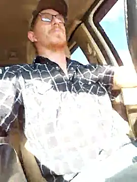 Snapshot of REDHAMMER_ chatting on October 31, 2025, 8:10 pm REDHAMMER online show from October 31, 2025, 8:10 pm