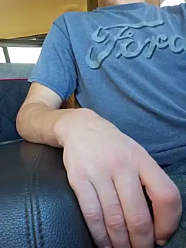 Snapshot of REDHAMMER_ chatting on November 6, 2025, 6:20 pm REDHAMMER online show from November 6, 2025, 6:20 pm