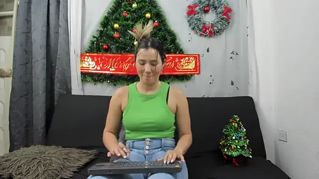 Snapshot of merlinaadams_ chatting on December 16, 2024, 1:31 am merlinaadams  online show from December 16, 2024, 1:31 am