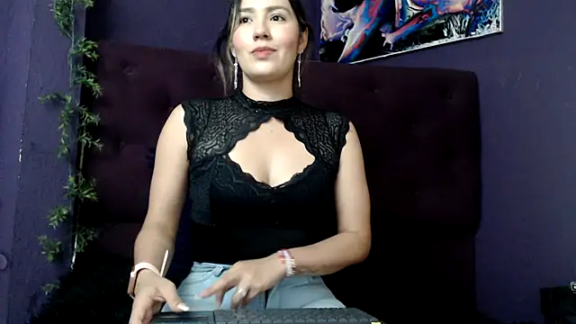 Snapshot of merlinaadams_ chatting on February 22, 2025, 7:36 pm merlinaadams  online show from February 22, 2025, 7:36 pm
