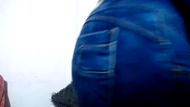 Snapshot of merlinaadams_ chatting on March 5, 2025, 1:21 am merlinaadams  online show from March 5, 2025, 1:21 am