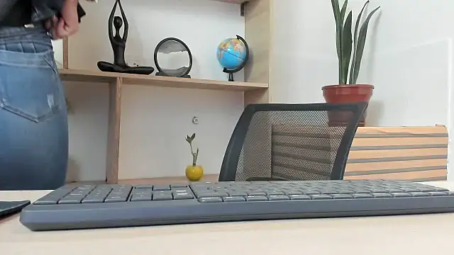 Snapshot of merlinaadams_ chatting on September 30, 2025, 2:44 pm merlinaadams  online show from September 30, 2025, 2:44 pm