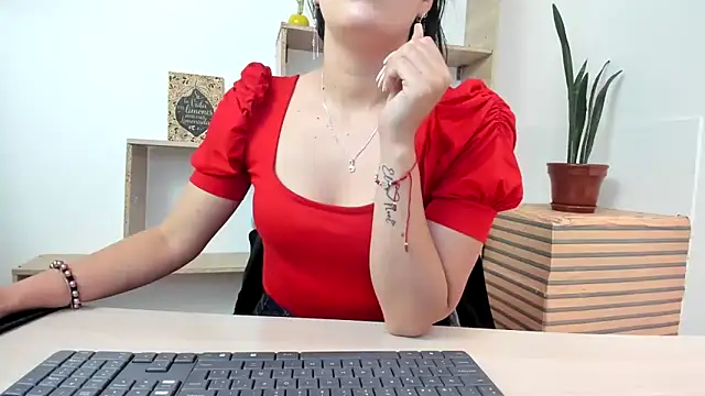 Snapshot of merlinaadams_ chatting on October 3, 2025, 4:37 pm merlinaadams  online show from October 3, 2025, 4:37 pm