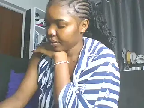 Snapshot of sweet_bigclit chatting on October 17, 2025, 3:42 am sweet bigclit online show from October 17, 2025, 3:42 am