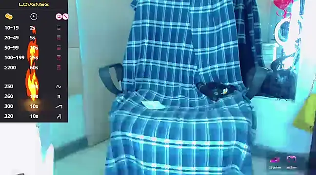 Snapshot of KayleighDreams_ chatting on February 16, 2025, 9:37 am KayleighDreams online show from February 16, 2025, 9:37 am