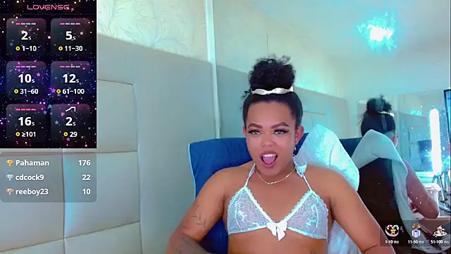 Snapshot of KayleighDreams_ chatting on March 13, 2025, 12:35 pm KayleighDreams online show from March 13, 2025, 12:35 pm
