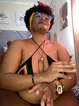 Snapshot of CocoBootyyy chatting on September 18, 2025, 8:27 am CocoBootyyy online show from September 18, 2025, 8:27 am