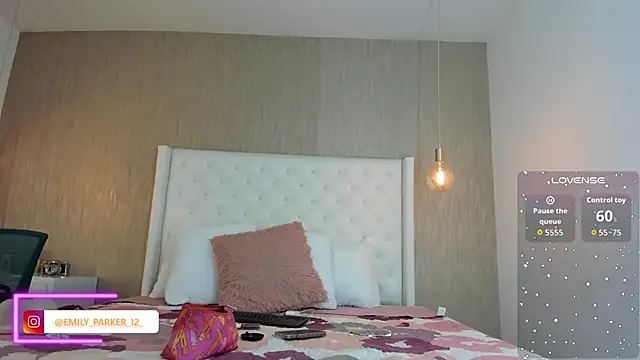 Snapshot of emily_parkerr chatting on April 9, 2026, 2:55 pm emily parkerr online show from April 9, 2026, 2:55 pm