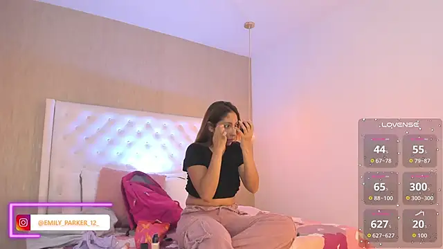 Snapshot of emily_parkerr chatting on April 19, 2026, 4:50 pm emily parkerr online show from April 19, 2026, 4:50 pm