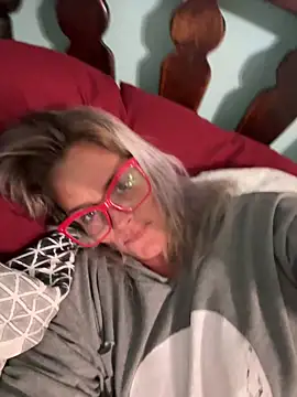 vixendoll87 online show from November 1, 2025, 7:27 pm