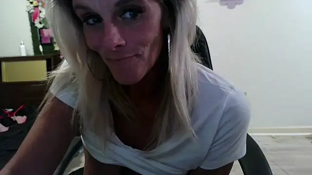 vixendoll87 online show from July 25, 2026, 12:53 am
