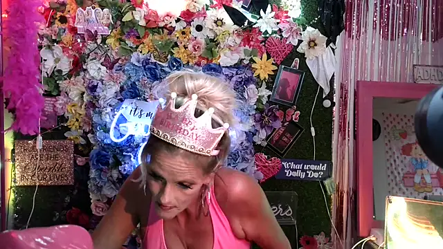 vixendoll87 online show from August 6, 2026, 12:01 am