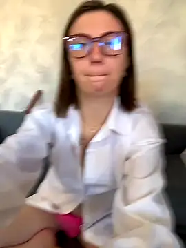 BeatriceTender online show from October 13, 2025, 9:09 am