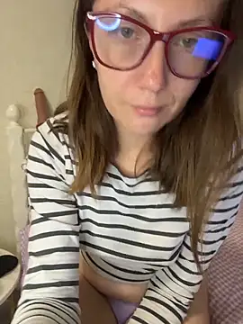 BeatriceTender online show from June 12, 2026, 6:07 pm
