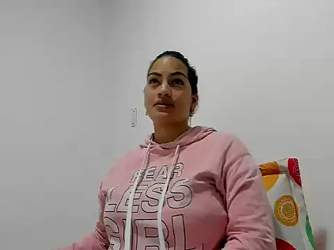 SamanthaBeke online show from April 28, 2026, 1:04 am