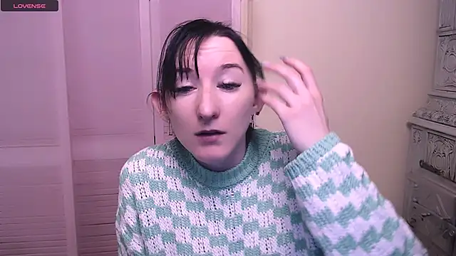 AmandaSell online show from December 9, 2024, 1:45 pm
