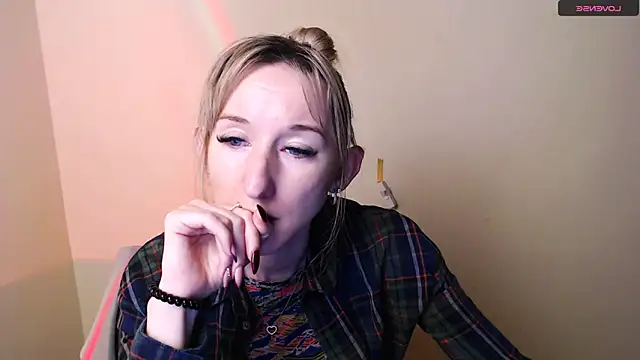 Snapshot of AmandaSell chatting on June 8, 2026, 6:47 am AmandaSell online show from June 8, 2026, 6:47 am